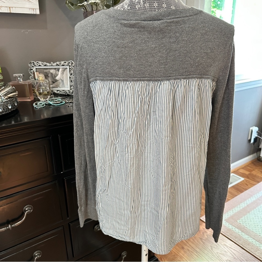 LOFT Outlet Gray Mixed Media V-Neck Sweater Size M – Striped Back Panel - Picture 5 of 16